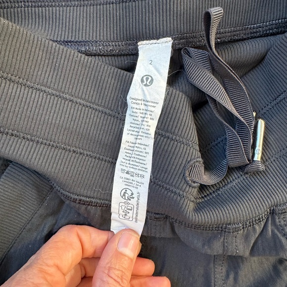 Lululemon Dance Studio Mid-Rise Pant -Short - Picture 4 of 5